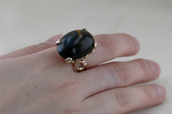 10-12K Yellow Gold Tigar's Eye Estate Ring