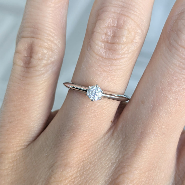 Platinum 0.21ctw Diamond Solitaire Estate Engagement Ring